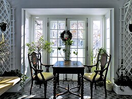 10 Fitch Luxurious Romantic Inn