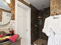 10 Fitch Luxurious Romantic Inn