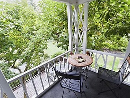 10 Fitch Luxurious Romantic Inn