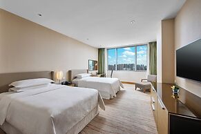 Four Points by Sheraton Shanghai, Daning