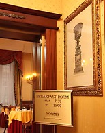 Serena Hotel