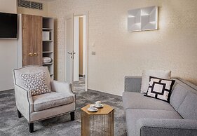 Hotel Maestro by Adrez