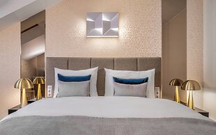 Hotel Maestro by Adrez