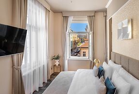 Hotel Maestro by Adrez