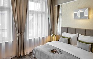 Hotel Maestro by Adrez