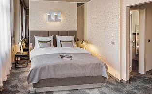 Hotel Maestro by Adrez