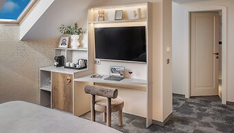 Hotel Maestro by Adrez