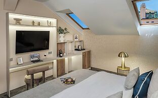 Hotel Maestro by Adrez