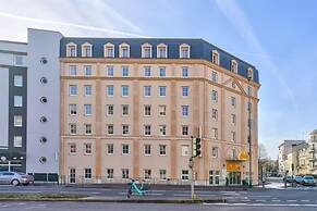 Premiere Classe Paris Ouest - Pont De Suresnes
