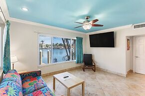 Bay Palms Waterfront Resort - Hotel and Marina