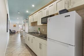 Bay Palms Waterfront Resort - Hotel and Marina