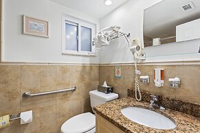 Bay Palms Waterfront Resort - Hotel and Marina