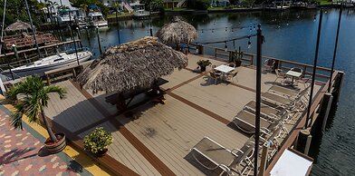 Bay Palms Waterfront Resort - Hotel and Marina