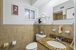 Bay Palms Waterfront Resort - Hotel and Marina