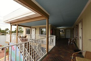 Bay Palms Waterfront Resort - Hotel and Marina