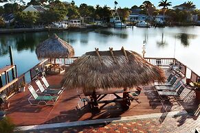 Bay Palms Waterfront Resort - Hotel and Marina
