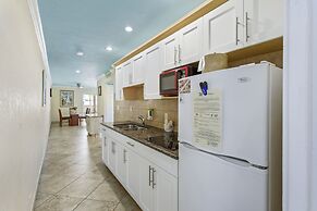 Bay Palms Waterfront Resort - Hotel and Marina