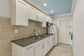 Bay Palms Waterfront Resort - Hotel and Marina