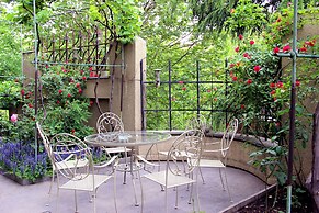 Iliani Hotel
