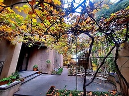Iliani Hotel