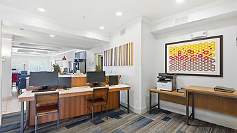 Holiday Inn Express & Suites Bethlehem Arpt-Allentown Area