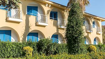 Perla del Golfo Resort