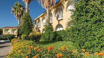 Perla del Golfo Resort