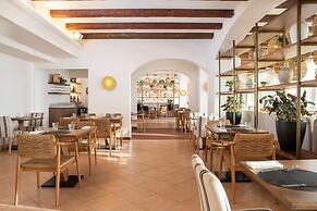 Mangia's Santa Teresa Sardinia, Curio Collection by Hilton