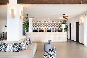 Mangia's Santa Teresa Sardinia, Curio Collection by Hilton