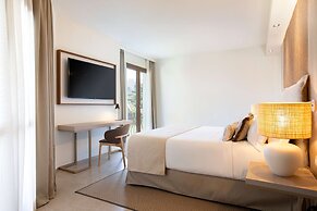 Mangia's Santa Teresa Sardinia, Curio Collection by Hilton