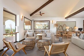 Mangia's Santa Teresa Sardinia, Curio Collection by Hilton