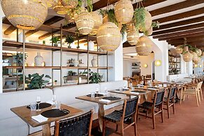 Mangia's Santa Teresa Sardinia, Curio Collection by Hilton