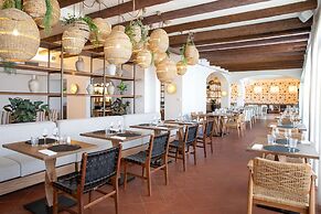 Mangia's Santa Teresa Sardinia, Curio Collection by Hilton