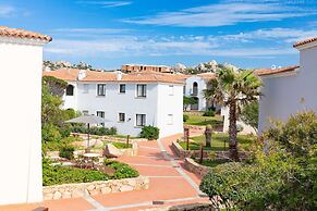 Mangia's Santa Teresa Sardinia, Curio Collection by Hilton