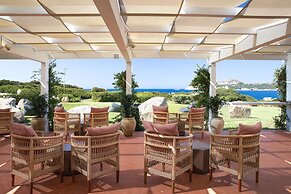 Mangia's Santa Teresa Sardinia, Curio Collection by Hilton