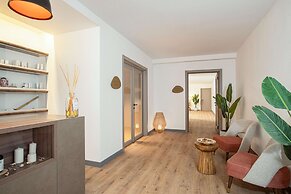 Mangia's Santa Teresa Sardinia, Curio Collection by Hilton