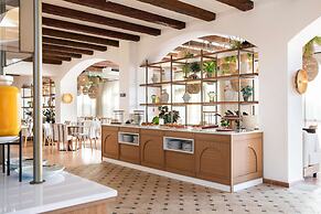Mangia's Santa Teresa Sardinia, Curio Collection by Hilton