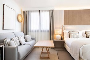 Mangia's Santa Teresa Sardinia, Curio Collection by Hilton