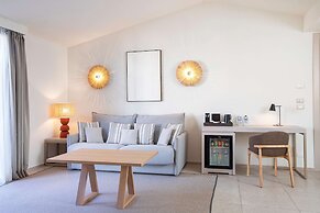 Mangia's Santa Teresa Sardinia, Curio Collection by Hilton