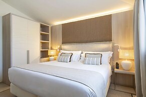 Mangia's Santa Teresa Sardinia, Curio Collection by Hilton