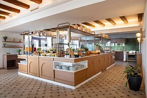 Mangia's Santa Teresa Sardinia, Curio Collection by Hilton