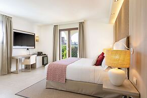 Mangia's Santa Teresa Sardinia, Curio Collection by Hilton