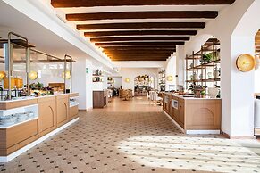 Mangia's Santa Teresa Sardinia, Curio Collection by Hilton