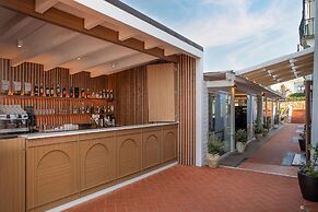 Mangia's Santa Teresa Sardinia, Curio Collection by Hilton