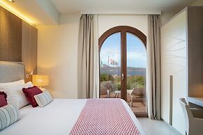 Mangia's Santa Teresa Sardinia, Curio Collection by Hilton