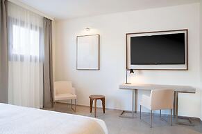 Mangia's Santa Teresa Sardinia, Curio Collection by Hilton