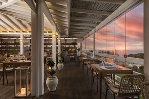 Mangia's Santa Teresa Sardinia, Curio Collection by Hilton