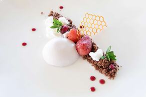 Mangia's Santa Teresa Sardinia, Curio Collection by Hilton