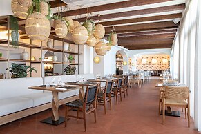 Mangia's Santa Teresa Sardinia, Curio Collection by Hilton