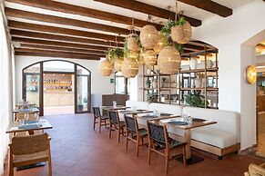 Mangia's Santa Teresa Sardinia, Curio Collection by Hilton